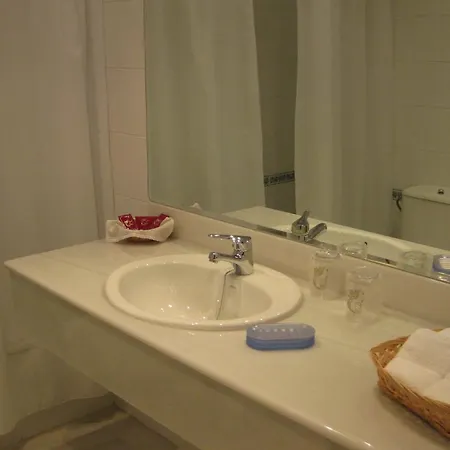 Apartamentos Maritimo Suites-Solo Adultos O Grove Room photo